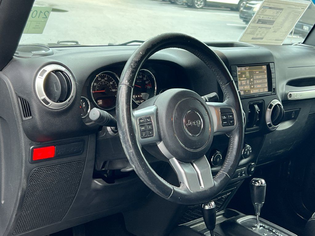 Used 2017 Jeep Wrangler Unlimited Rubicon AWD/4WD image 9