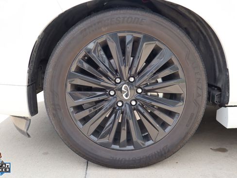 Used 2025 INFINITI QX80 Sensory AWD/4WD image 10