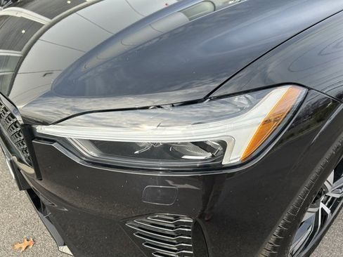 Used 2025 Volvo XC60 B5 Core image 8