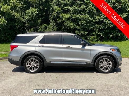 Used 2021 Ford Explorer XLT w/ Equipment Group 202A AWD/4WD image 8