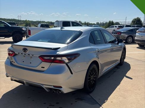 Used 2022 Toyota Camry SE w/ Convenience Package FWD image 5