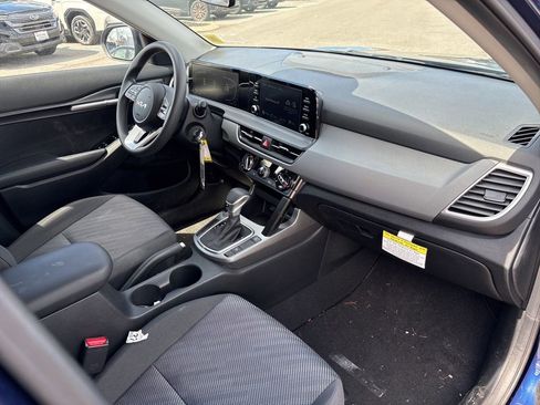 Used 2025 Kia Seltos LX image 8