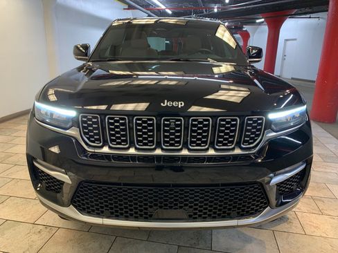 Used 2023 Jeep Grand Cherokee Summit AWD/4WD image 5