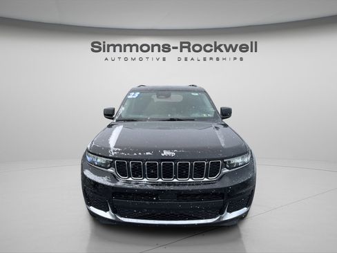 Used 2023 Jeep Grand Cherokee L Laredo image 2