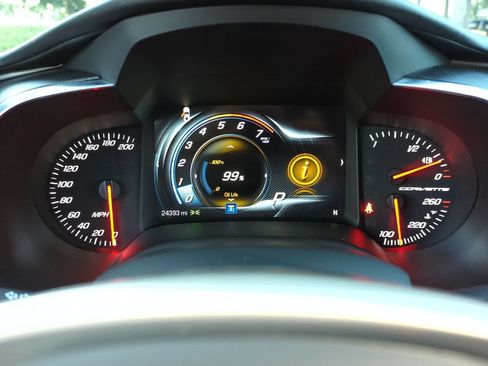 Used 2019 Chevrolet Corvette Stingray Coupe RWD image 13