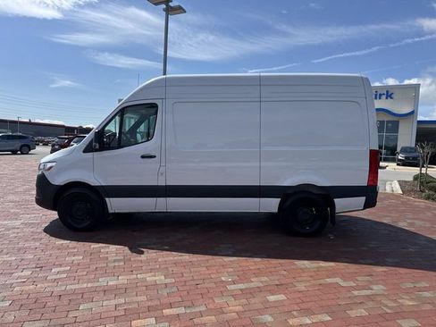 Used 2025 Mercedes-Benz Sprinter 2500 image 33