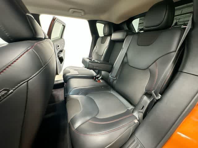 Used 2016 Jeep Cherokee Trailhawk AWD/4WD image 18