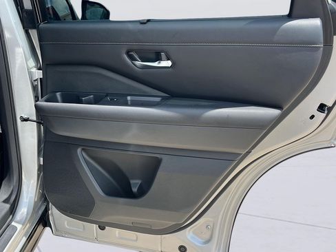 Used 2023 Nissan Pathfinder SL FWD image 22