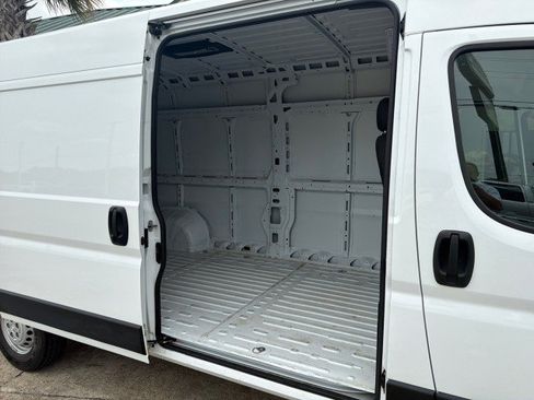 Used 2025 RAM ProMaster 2500 w/ Convenience Group FWD image 21