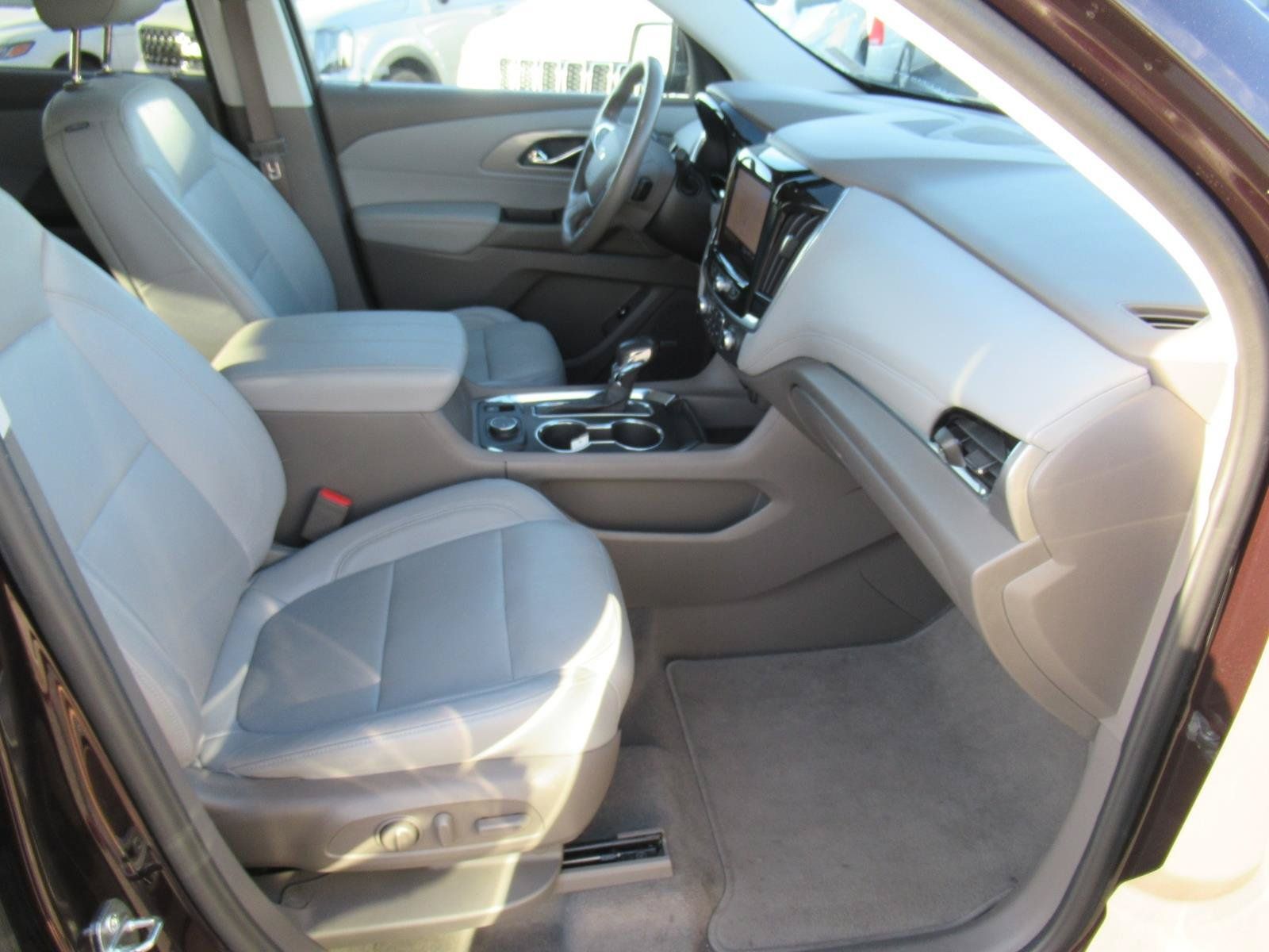 Used 2021 Chevrolet Traverse LT w/ LT Premium Package AWD/4WD image 10
