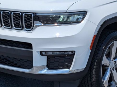 Used 2022 Jeep Grand Cherokee L Limited RWD image 9