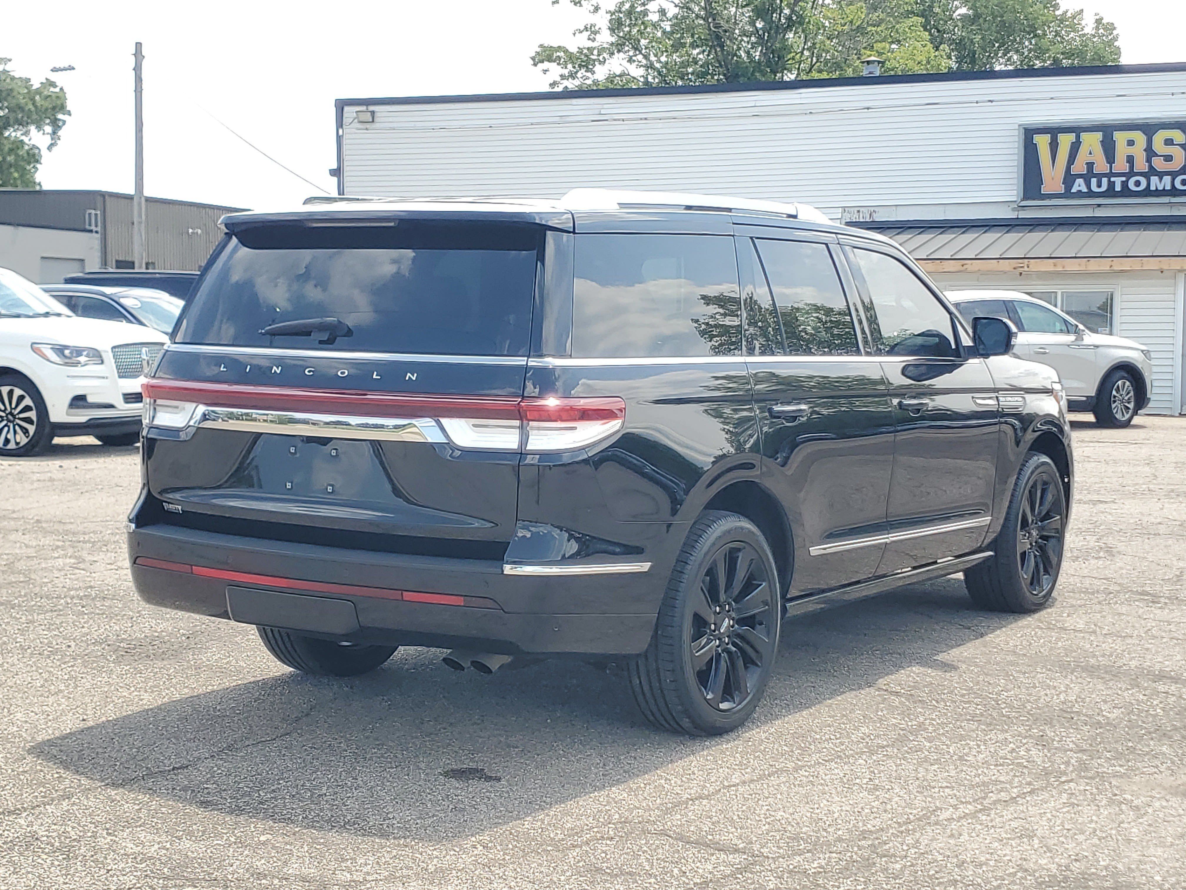 Certified 2023 Lincoln Navigator Reserve AWD/4WD image 6