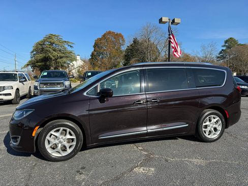 Used 2017 Chrysler Pacifica Touring-L Plus w/ Advanced Safetytec Group image 10
