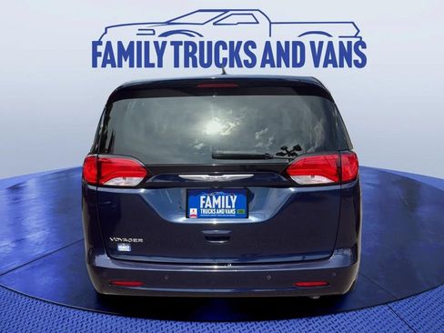 Used 2020 Chrysler Voyager L FWD image 3