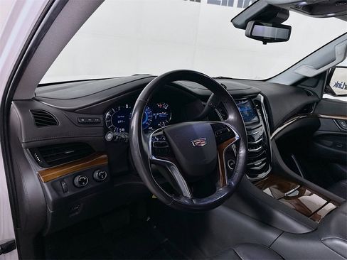 Used 2020 Cadillac Escalade Premium Luxury image 10
