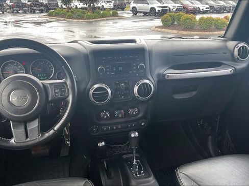 Used 2015 Jeep Wrangler Unlimited Sahara w/ Connectivity Group AWD/4WD image 6