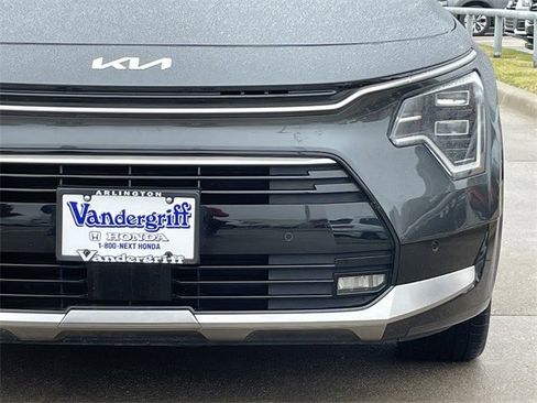 Used 2024 Kia Niro SX Touring image 8