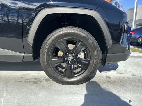 Used 2021 Toyota RAV4 XLE image 13