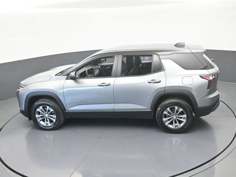 Used 2025 Chevrolet Equinox LT FWD image 42