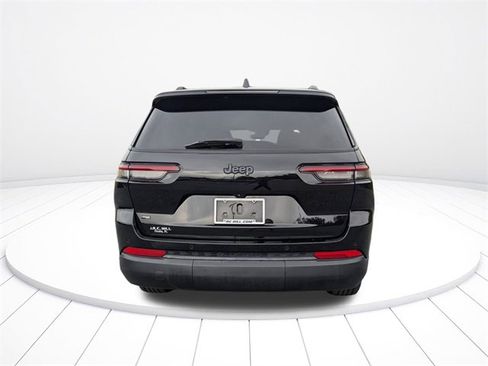 Used 2021 Jeep Grand Cherokee L Laredo image 4