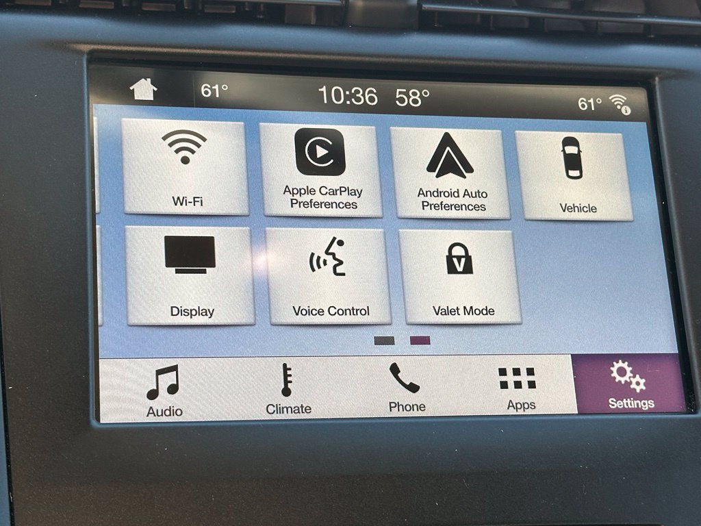 Used 2018 Ford Fusion SE w/ Equipment Group 201A FWD image 13