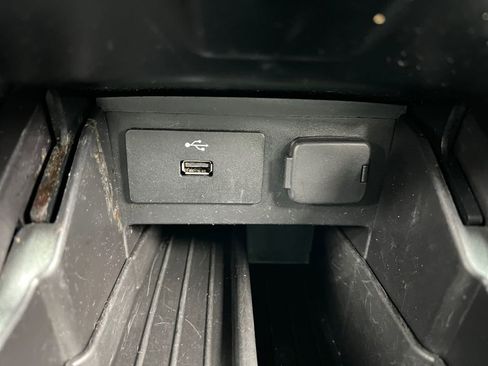 Used 2018 Ford Explorer XLT image 23