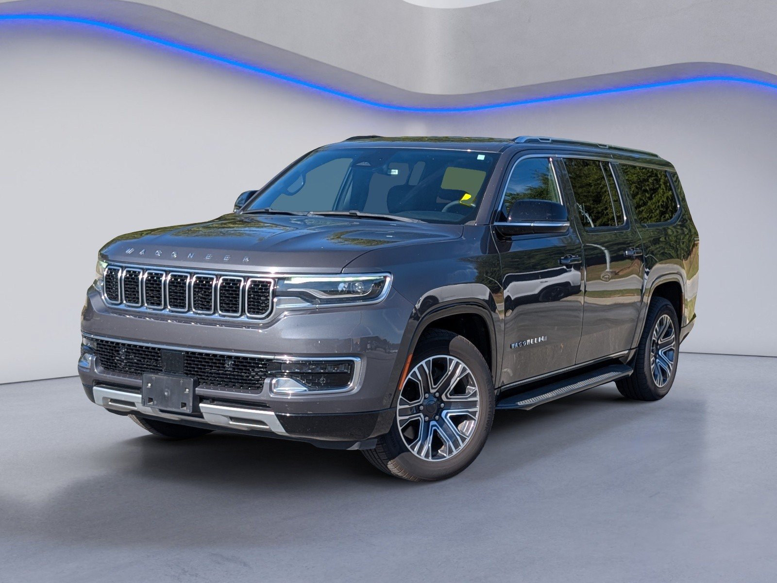 Used 2024 Jeep Wagoneer L Series II w/ Flexible Seating Group AWD/4WD image 2