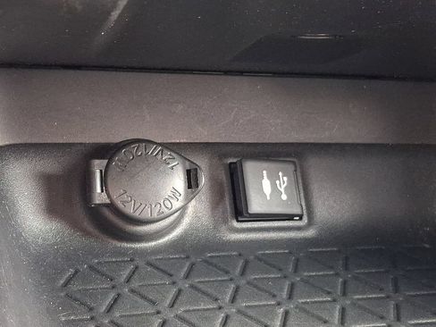 Used 2019 Toyota RAV4 LE AWD/4WD image 23