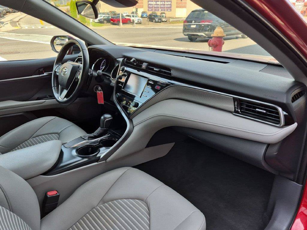 Used 2019 Toyota Camry SE FWD image 17