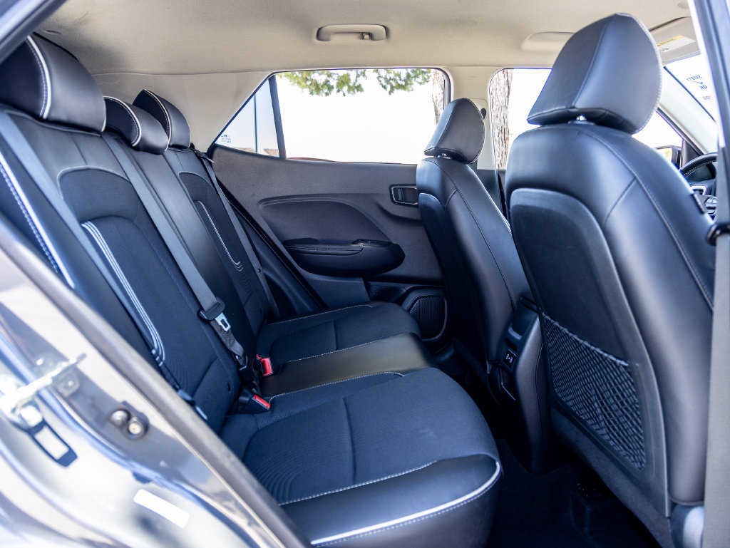 Used 2024 Hyundai Venue Limited FWD image 27