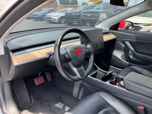 Used 2018 Tesla Model 3 Long Range RWD image 16