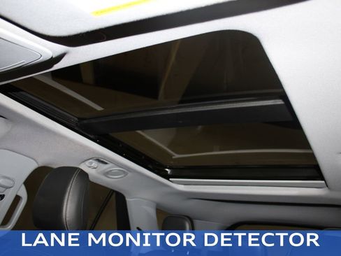 Certified 2022 Ford Explorer XLT w/ Equipment Group 202A image 4