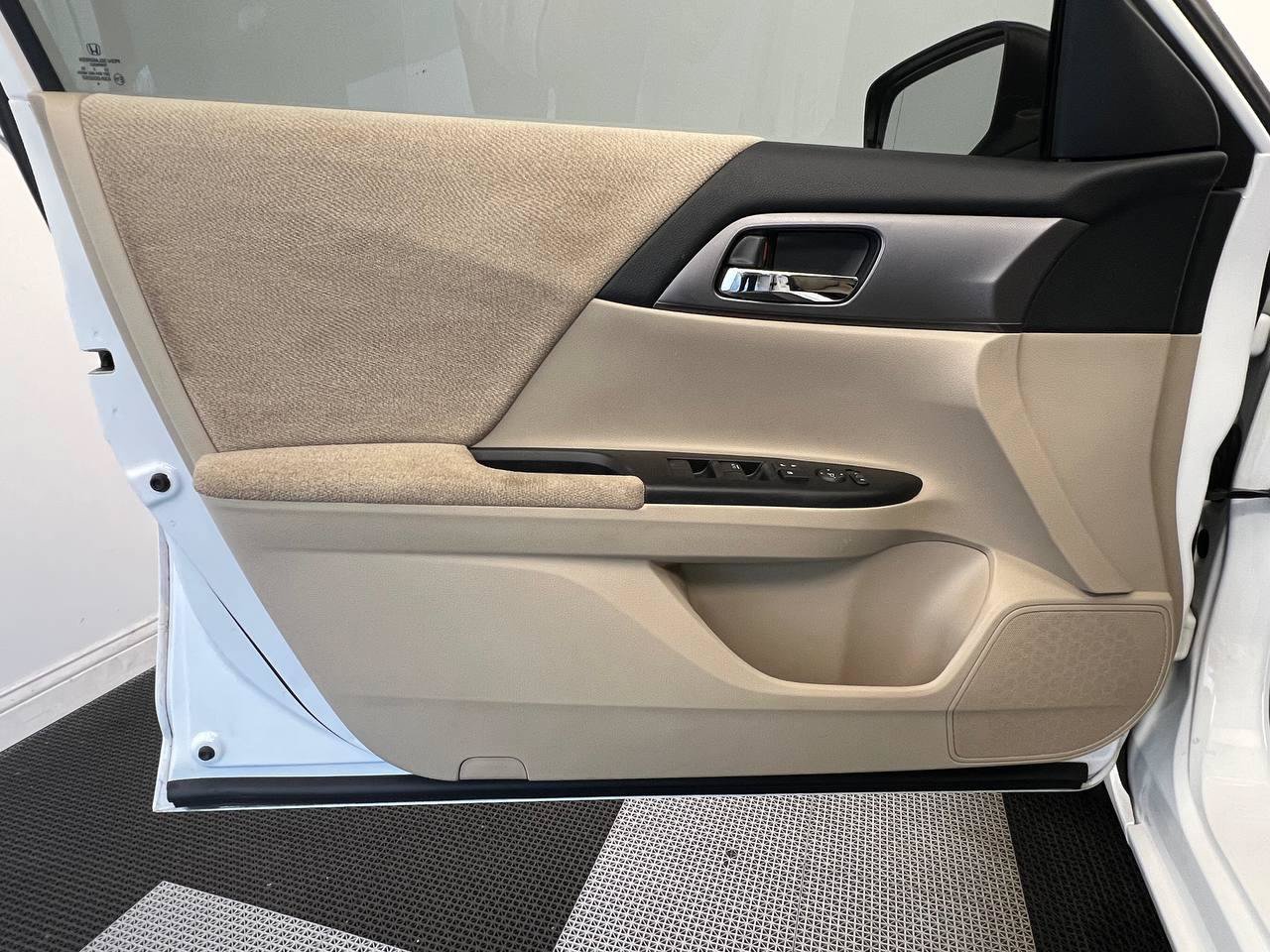Used 2013 Honda Accord LX image 7