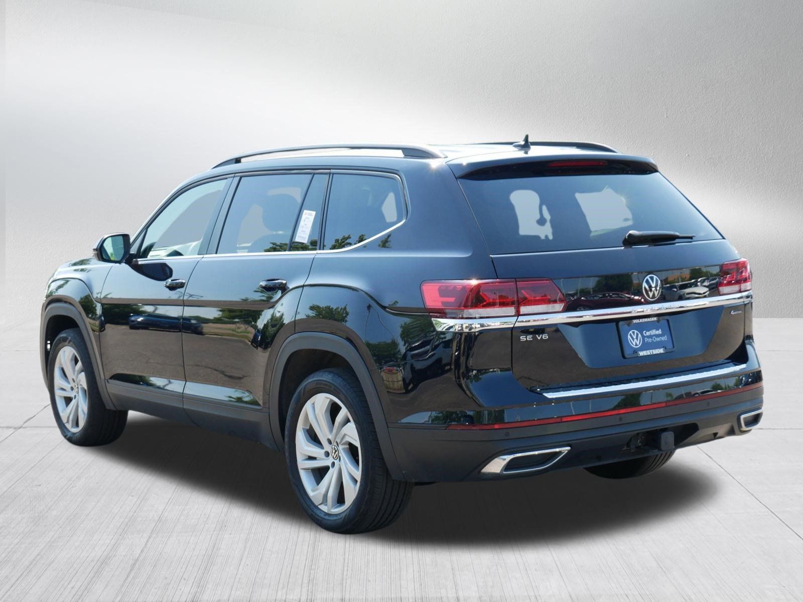 Certified 2023 Volkswagen Atlas SE w/ Panoramic Sunroof Package AWD/4WD image 5