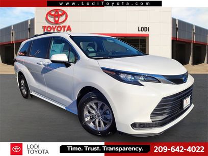 New 2025 Toyota Sienna LE