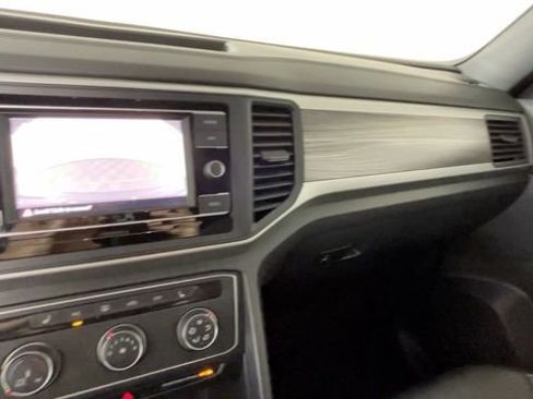 Used 2022 Volkswagen Atlas Cross Sport SE FWD image 34