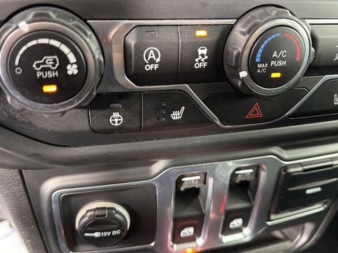 Used 2018 Jeep Wrangler Sport AWD/4WD image 31