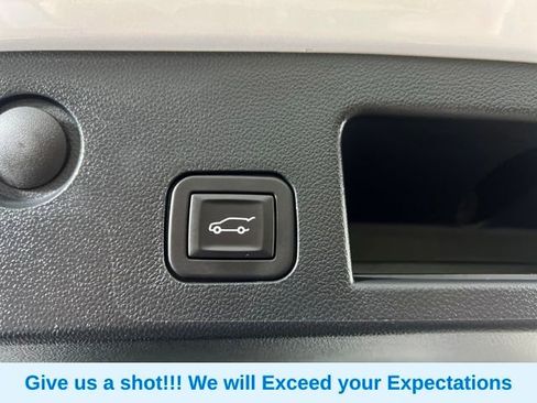 Used 2025 Chevrolet Equinox LT w/ Convenience Package II image 11