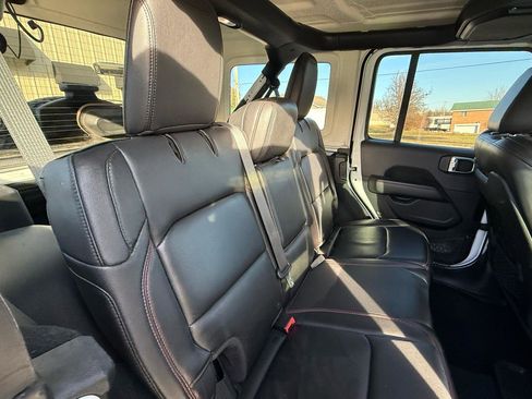 Used 2019 Jeep Wrangler Unlimited Rubicon w/ Dual Top Group image 38