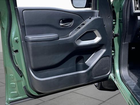 Certified 2025 Nissan Frontier SV RWD image 22