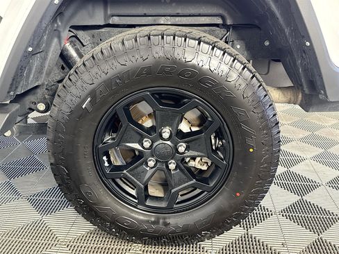 Used 2021 Jeep Gladiator Willys image 30