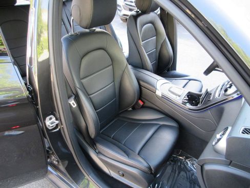 Used 2022 Mercedes-Benz GLC 300 4MATIC image 23