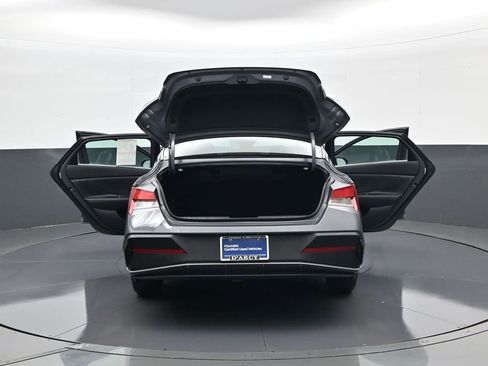 Certified 2024 Hyundai Elantra SE image 32