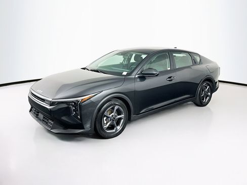 Used 2025 Kia K4 LXS image 3