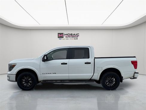 Used 2018 Nissan Titan PRO-4X image 4