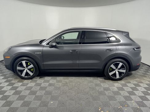 Used 2026 Porsche Cayenne E-Hybrid AWD/4WD image 2