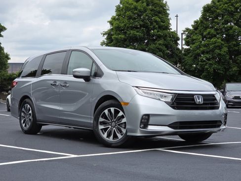 Certified 2024 Honda Odyssey EX-L image 2