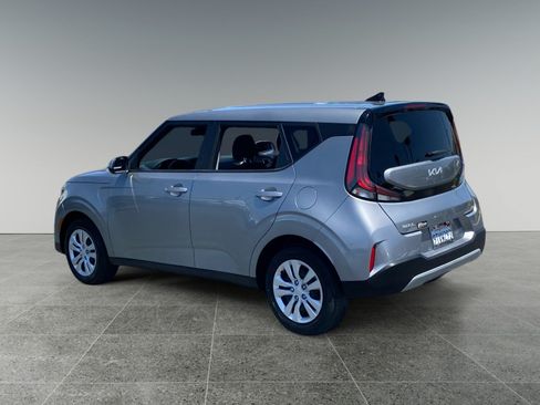 Used 2025 Kia Soul LX FWD image 3