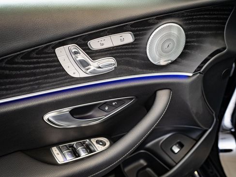 Used 2018 Mercedes-Benz E 400 4MATIC Sedan image 23