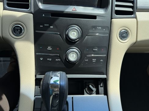 Used 2013 Ford Taurus SEL FWD image 10
